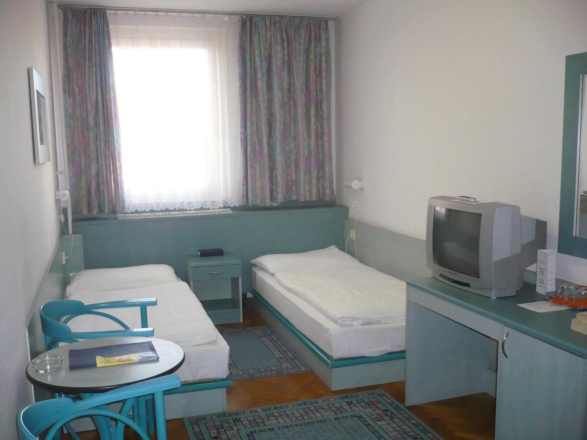 Hotel Ventura Budapest Bagian luar foto